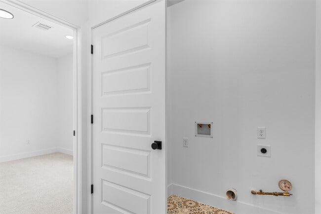 Building Photo - 6186 Eastland St