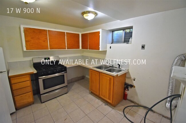 Building Photo - Lovely 4 Bed Orem Unit! No Deposit Option!