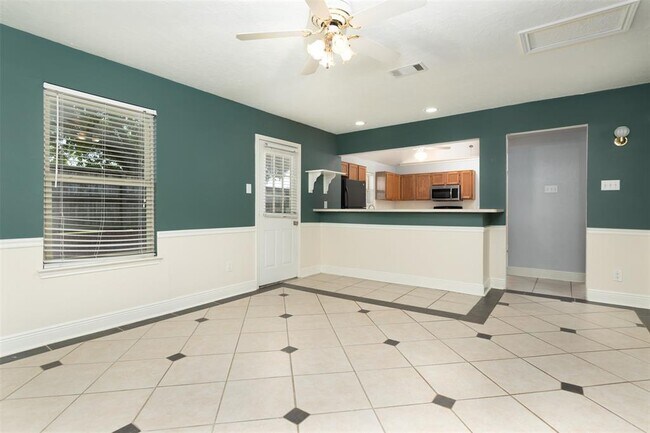Building Photo - 2935 Auburn Dr