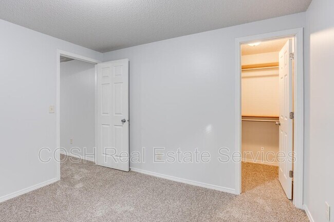 Building Photo - 1046 E Karla Ct