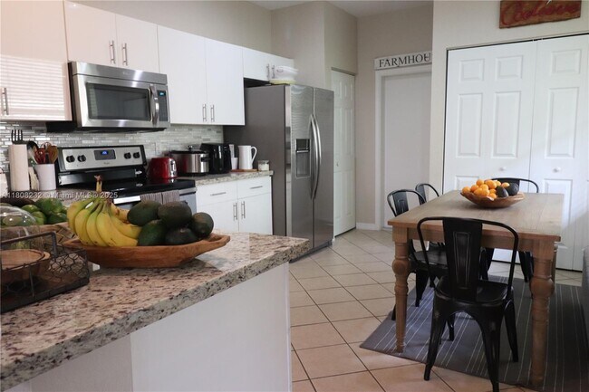 Building Photo - 2076 Hacienda Terrace