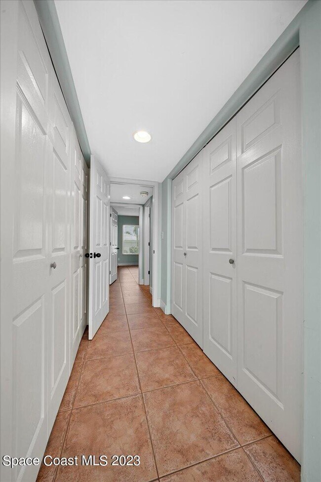 Building Photo - 1321 S Miramar Ave