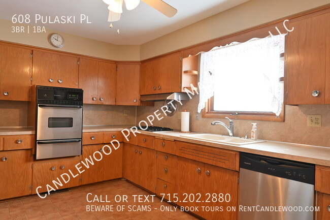 Building Photo - Pet Friendly 3 Bedroom Single Family Home ...