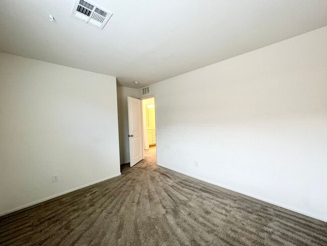 Building Photo - 9198 Valley Betica Ave