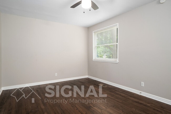 Building Photo - 3038 Highland Dr
