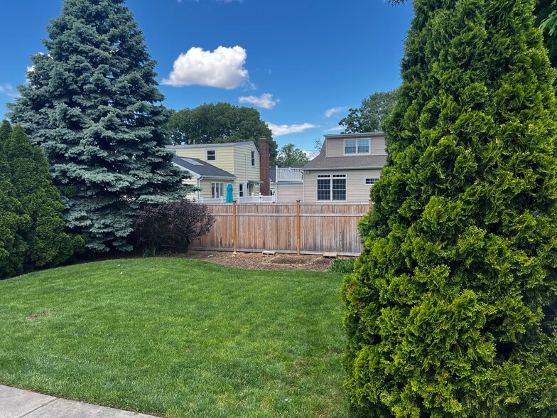 Back Yard - 2457 4th Ave