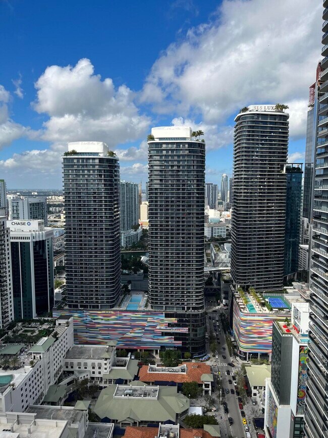 Building Photo - 1100 S Miami Ave