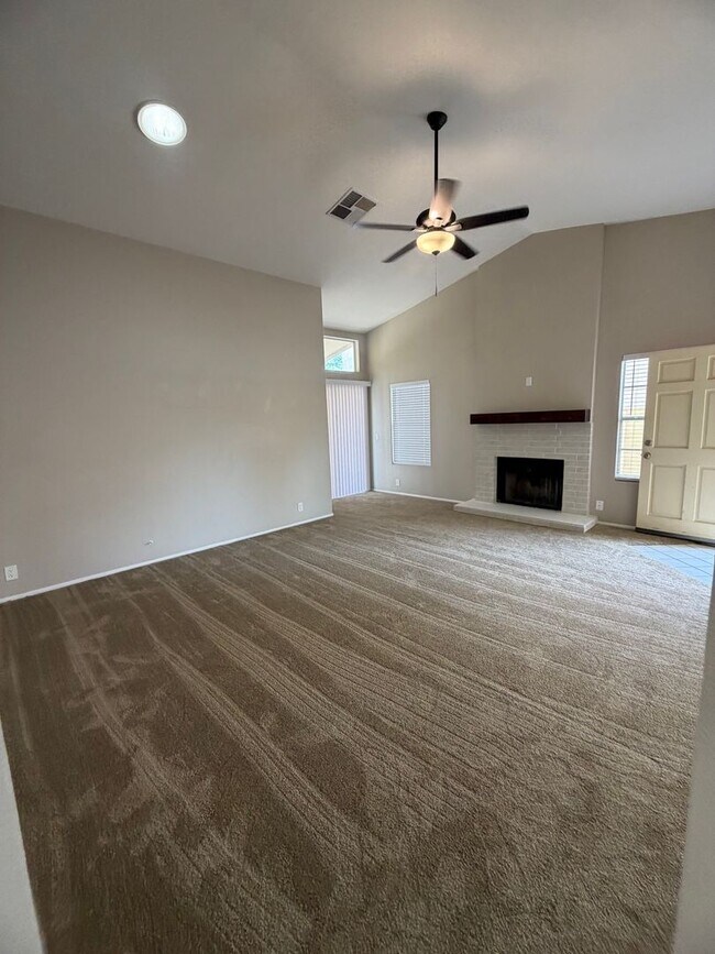 Building Photo - Desirable Arrowhead Ranch Home