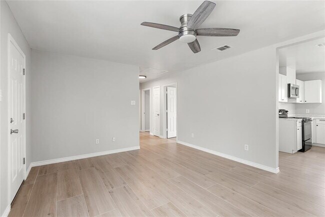 Building Photo - 108 Gm Ln