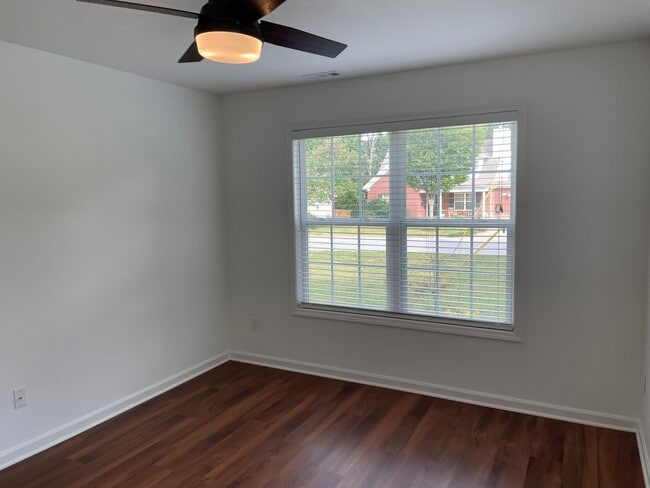 Building Photo - BEAUTIFUL 3 Bedroom 2 Bath Home in the Cit...