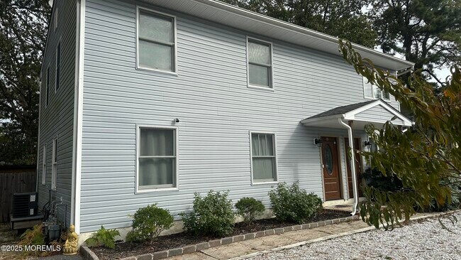 Primary Photo - 41 Atlantis Ave