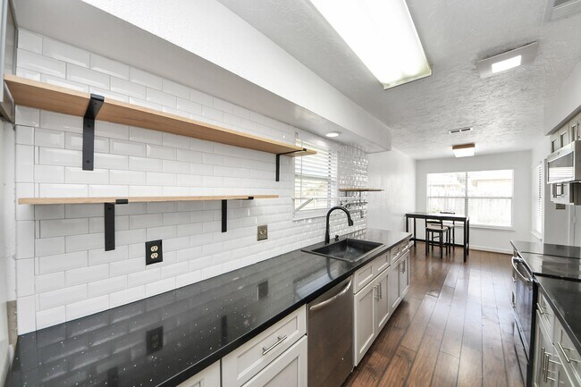Building Photo - 6230 Grandvale Dr