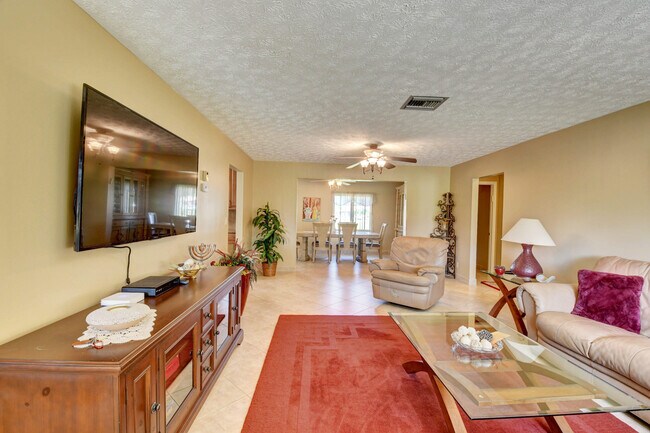 Building Photo - 14425 Amapola Way