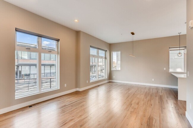 Building Photo - Sunnyside 3 Bedroom Townhomes for Rent