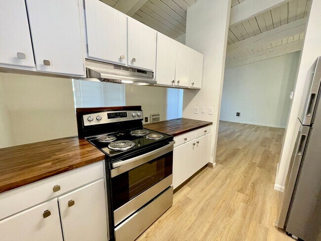 Primary Photo - DESIRABLE MILLWOOD NEIGHBORHOOD ON TREE LI...