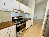 Building Photo - DESIRABLE MILLWOOD NEIGHBORHOOD ON TREE LI...