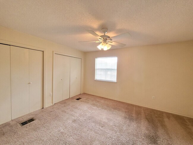 Building Photo - 647 Virginia Oak Ct