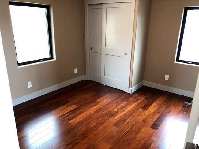 Building Photo - One of a Kind 2 Bed, 2 Bath Home with Gorgeous Mountain Views!