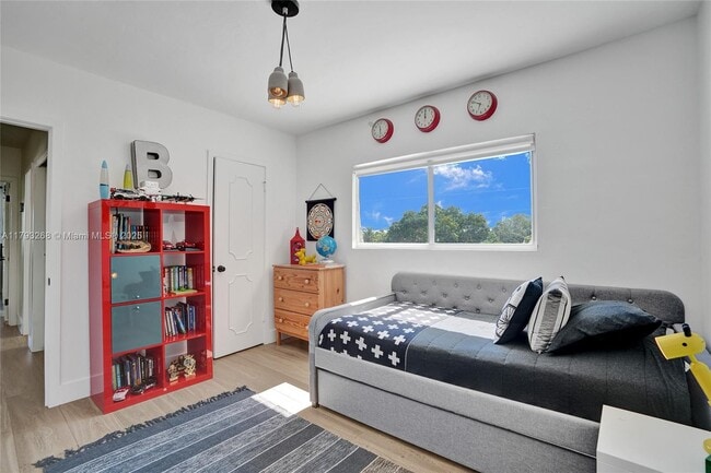 Building Photo - 17505 SW 90th Ave