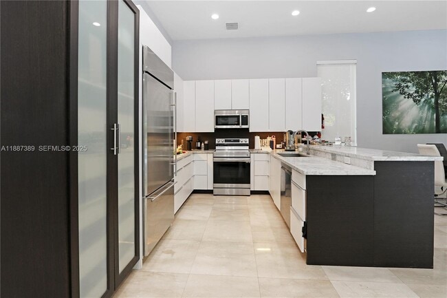 Building Photo - 1230 S 13th Ave