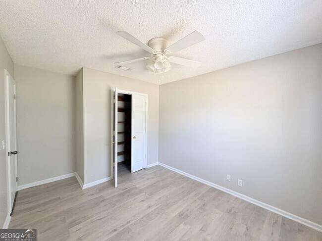 Building Photo - 142 Woodvalley Ct
