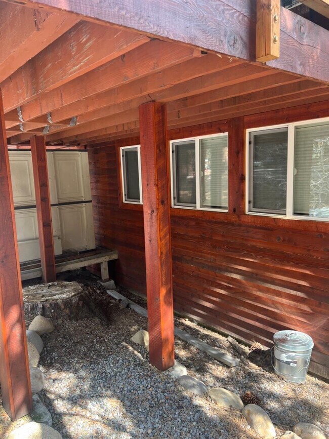 Building Photo - 702 College Dr