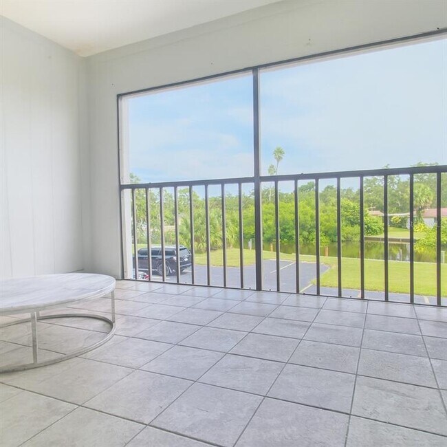 Building Photo - 2124 N Tamiami Trl