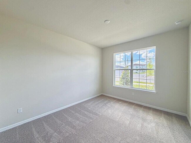 Building Photo - 6985 Oak Commons Way