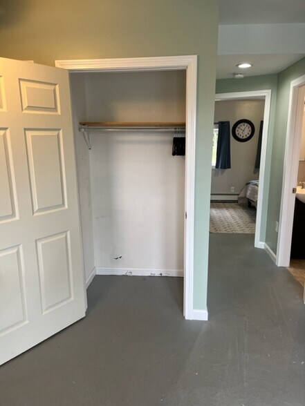 Building Photo - 14 Maplewood Rd