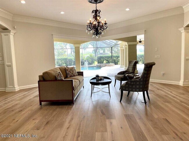 Building Photo - 2456 Den St