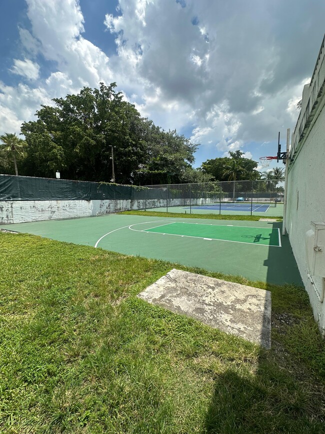 Building Photo - 496 NW 165th St