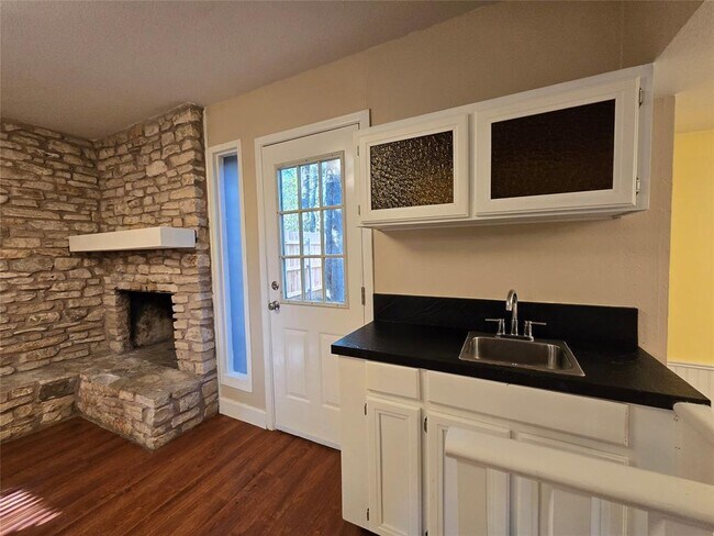 Building Photo - 604 Quail Creek Dr