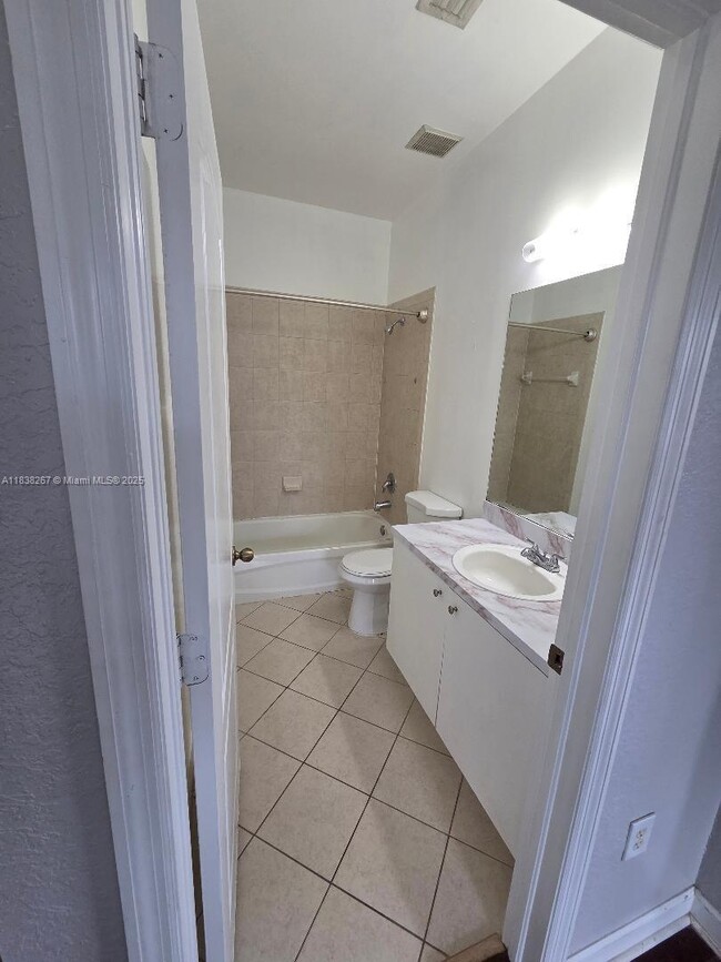 Building Photo - 928 SW 153rd Ct
