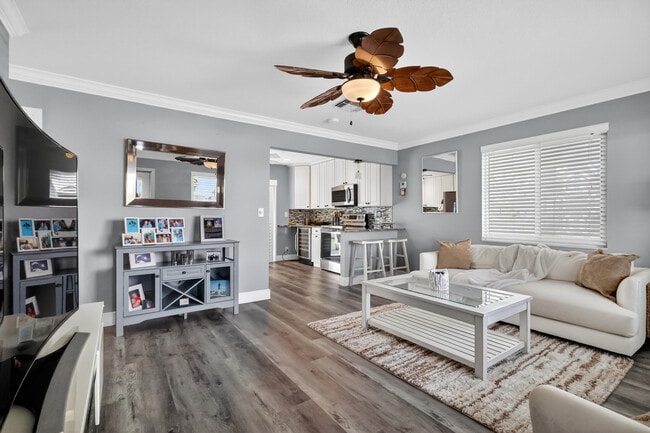 Building Photo - 2010 SW 6th Ave