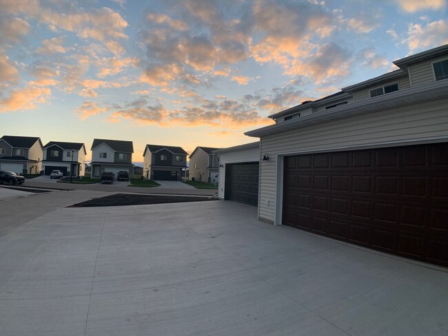 Building Photo - Valley View Townhomes