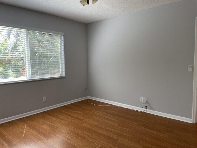 Building Photo - 1638 Embassy 305 Dr