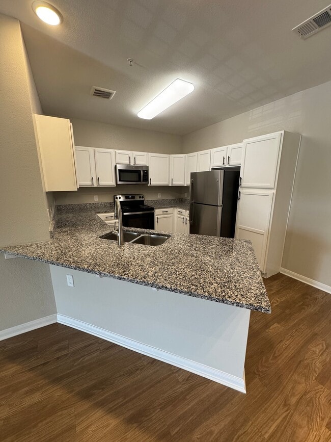 Building Photo - 450 Houston Ridge Dr