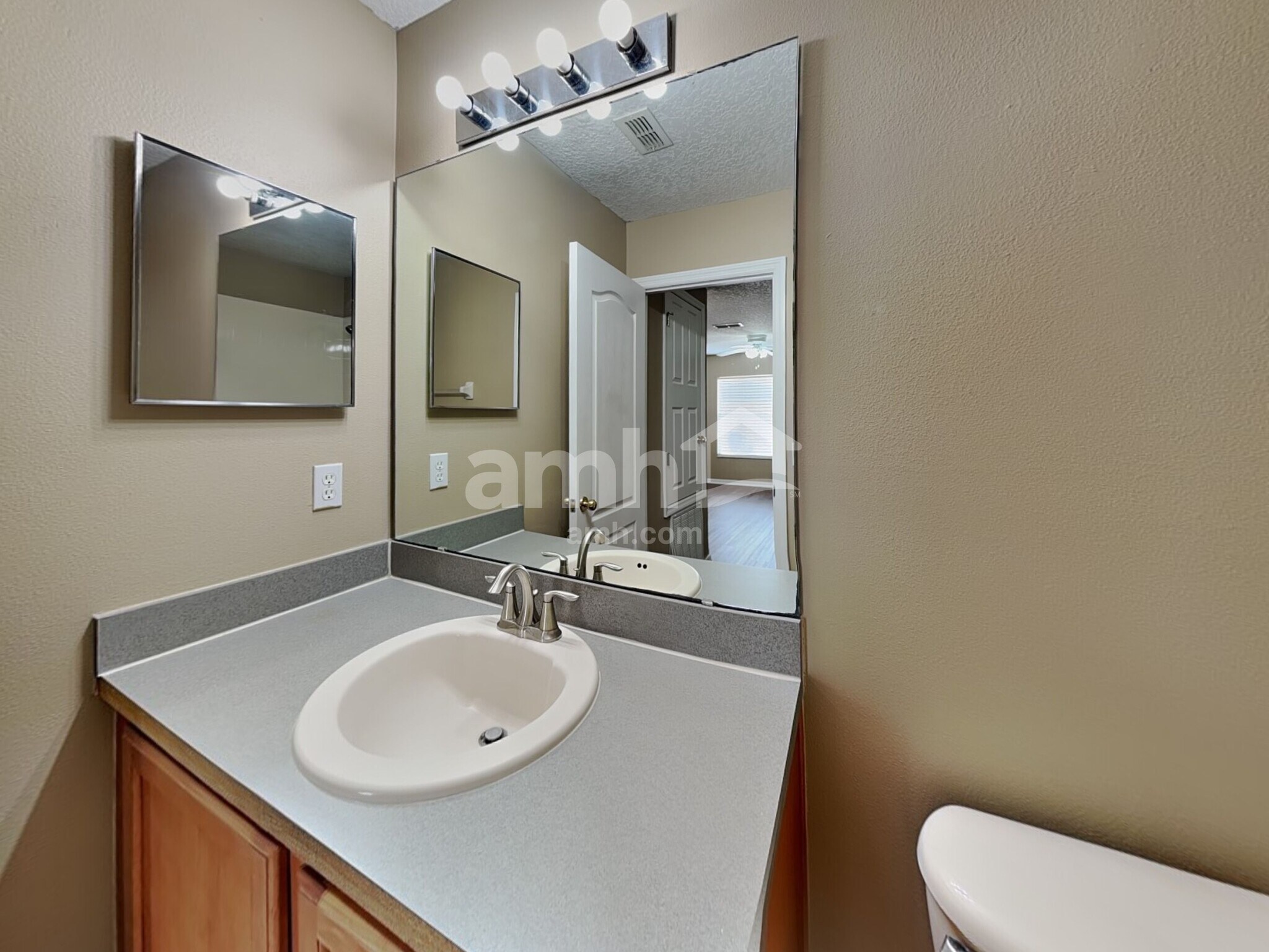 Building Photo - 1907 Seatonham St