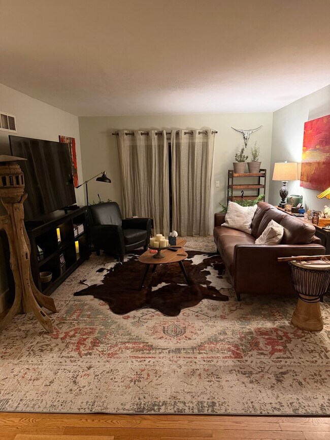 Building Photo - Lovely 3 BED / 2 BATH family home in Parkside neighborhood!