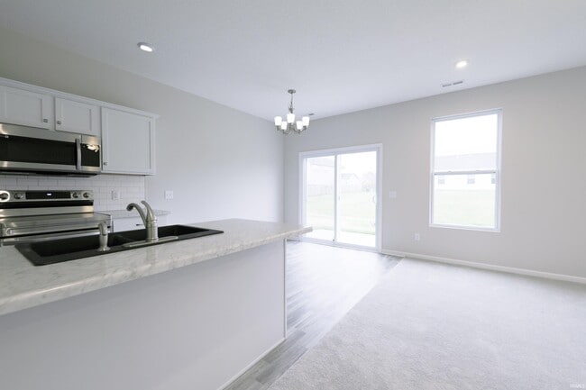 Building Photo - 3589 Canal Square Dr