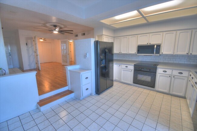 Building Photo - Live in the Foothills