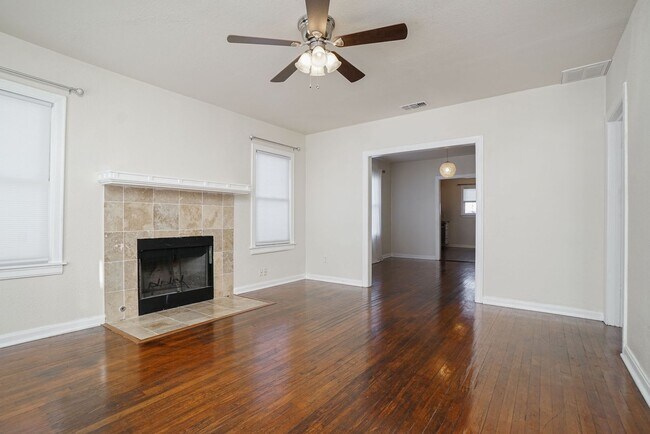 Building Photo - Charming 3-Bedroom Home for Rent in Jefferson Terrace!