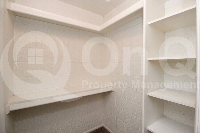 Building Photo - 9021 W Elm St