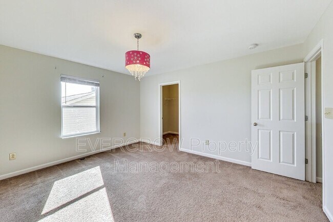 Building Photo - 839 Stonehurst Dr