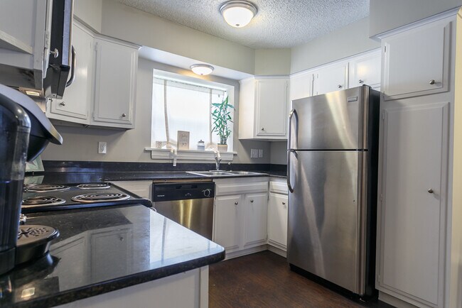 Building Photo - 301 E Reynolds Dr