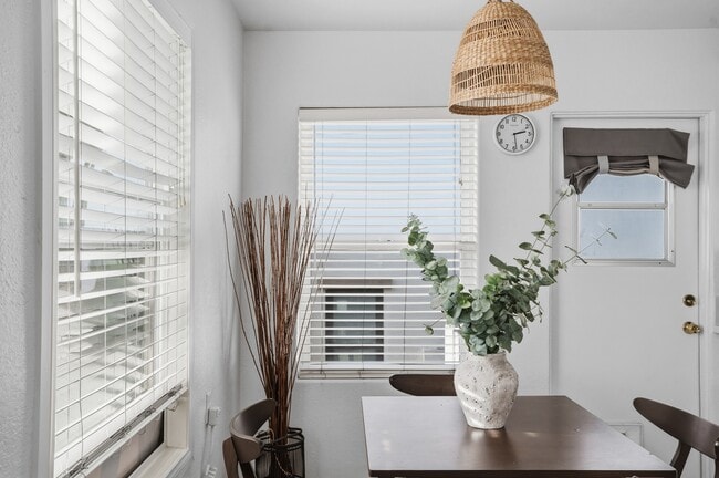 Building Photo - 2604 Juan St