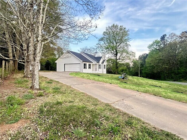 Building Photo - 3590 Chamblee Gap Rd