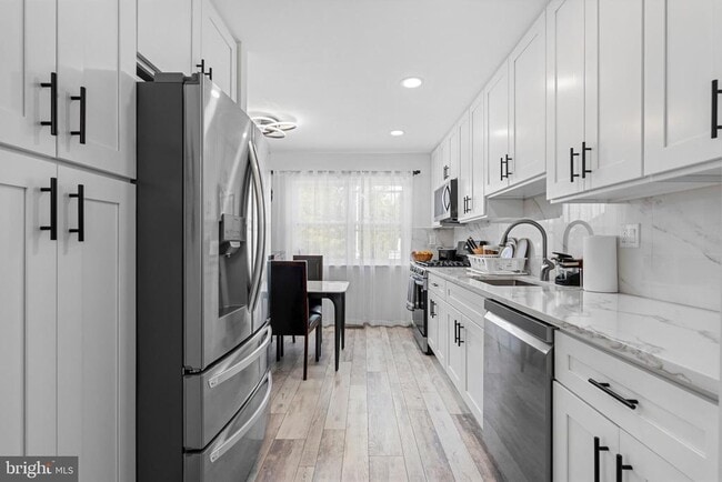 Building Photo - 838 Hendrix St