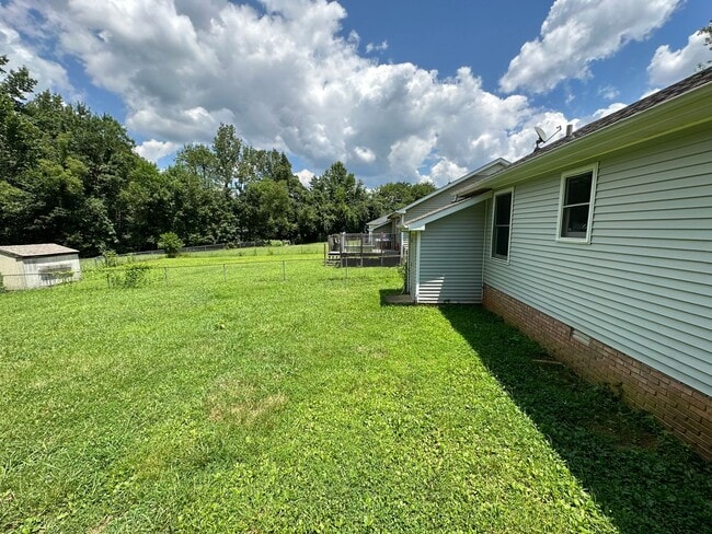 Building Photo - 3 Bedroom Pet Friendly Home for Rent!
