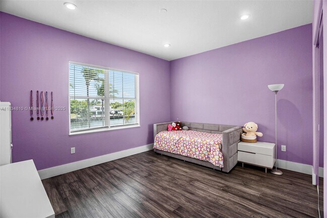 Building Photo - 1580 Shoreline Way